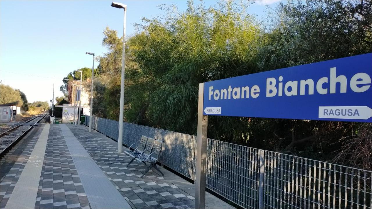 Villa Delle Muse Fontane Bianche Exterior foto
