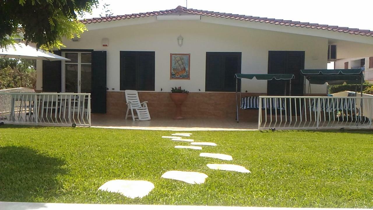 Villa Delle Muse Fontane Bianche Exterior foto